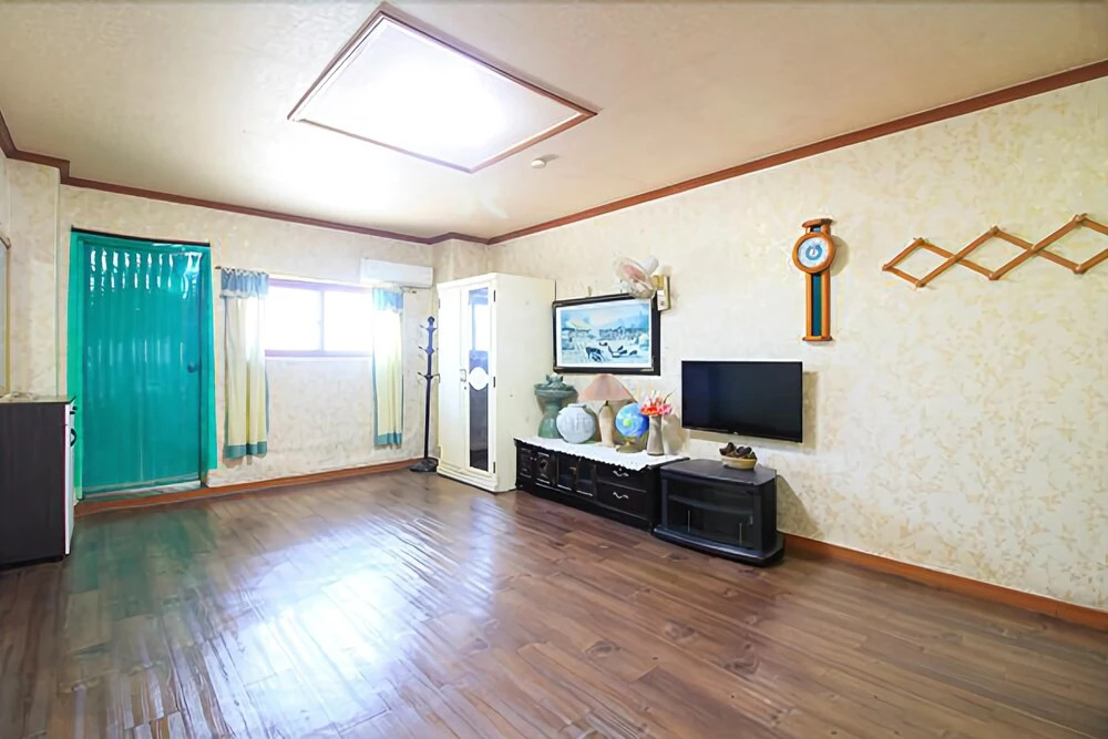 Taean Gat Ford Pension