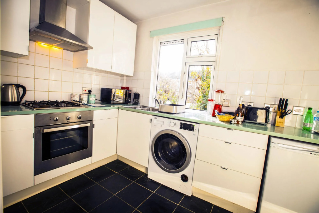Stunning Central Richmond with garden
