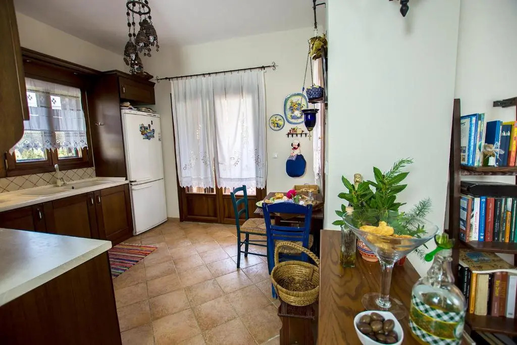 Rustic, luxurious,garden villa 70m from the sea