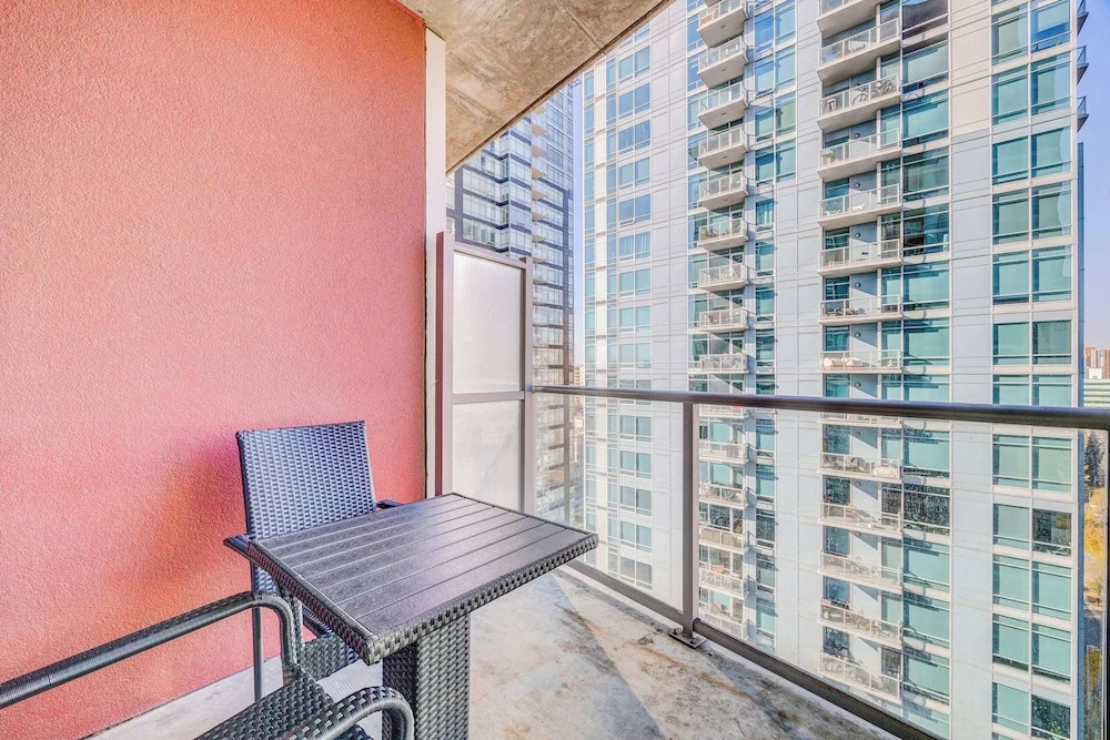 Elegant 2BR Condostunning Downtown Views!