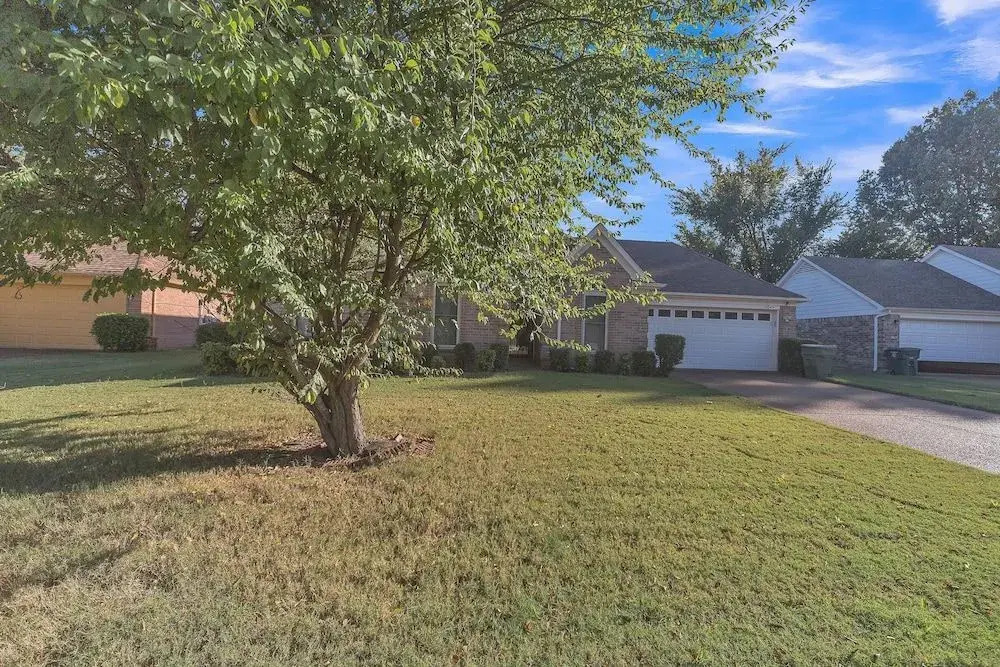Charming Comfortable Memphis Getaway 3 Bedroom Home by Redawning