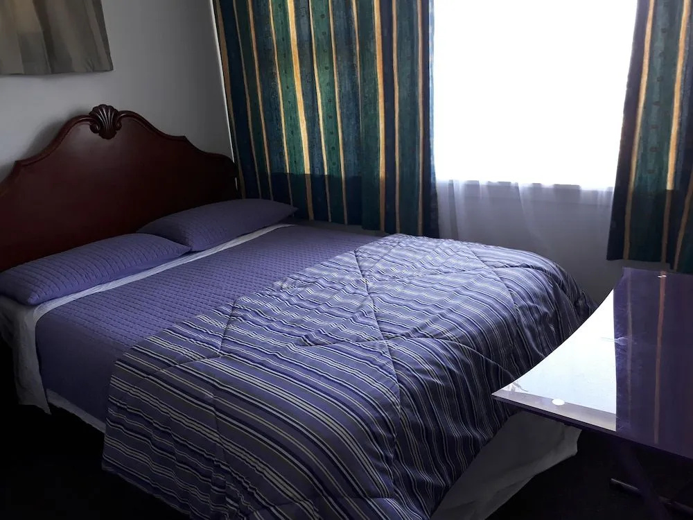 Airport Silver Fern Accommodation