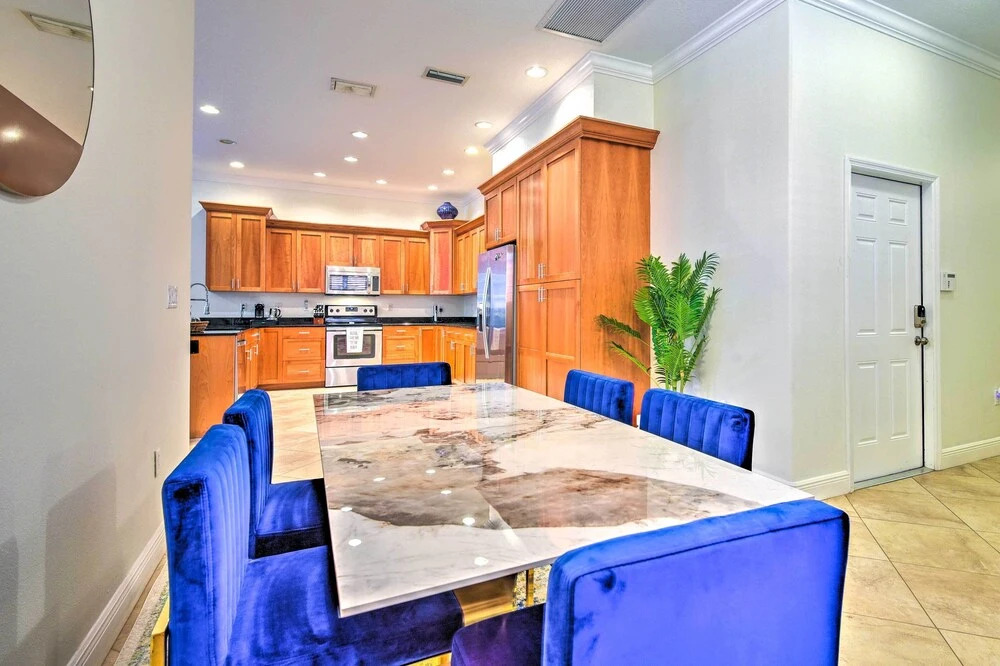 Sunny Sarasota Abode w/ Yard ~ 1 Mi to Dtwn!