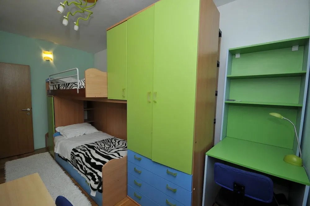 Ivica - Parking - A1