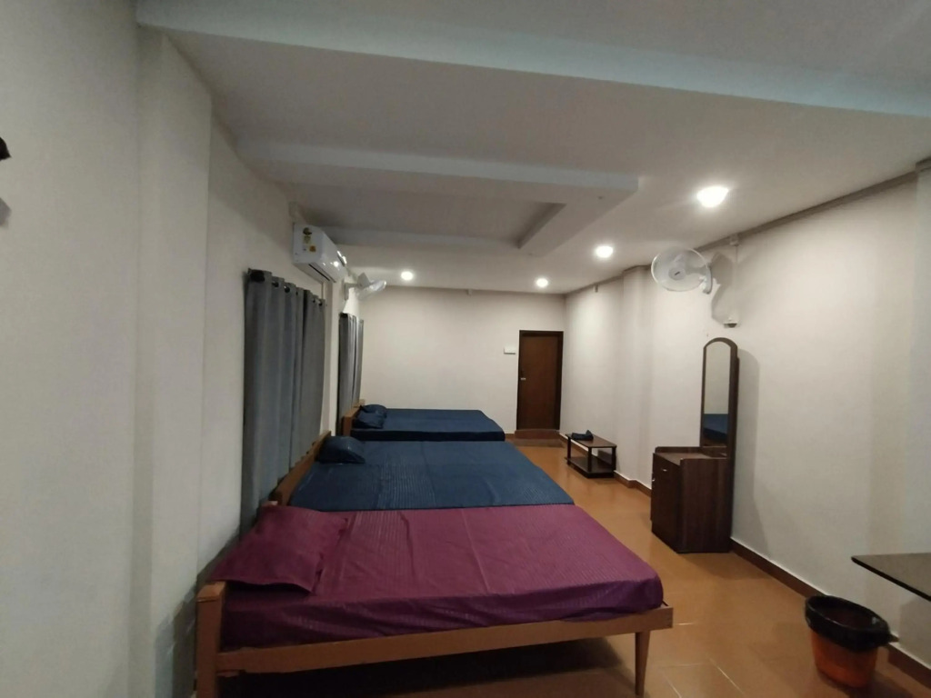 Azhar lodge koyilandy