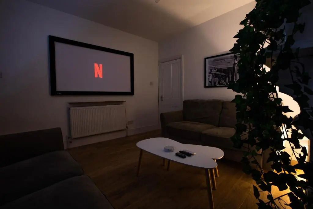 Stunning City Centre House With Hot Tub & Cinema Room