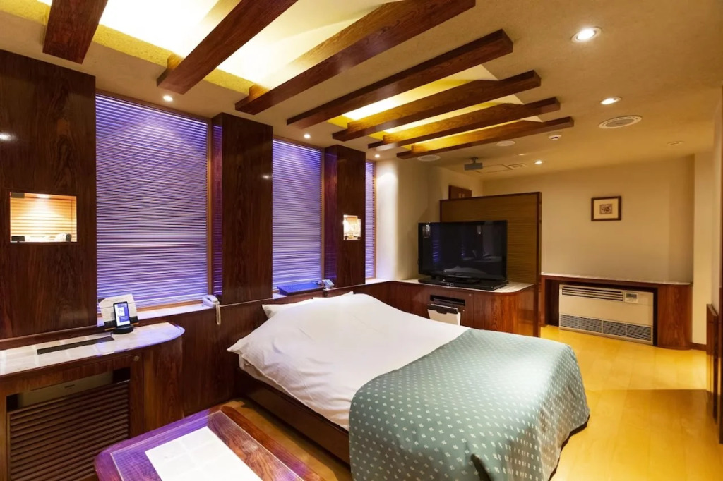 WATER HOTEL Cy