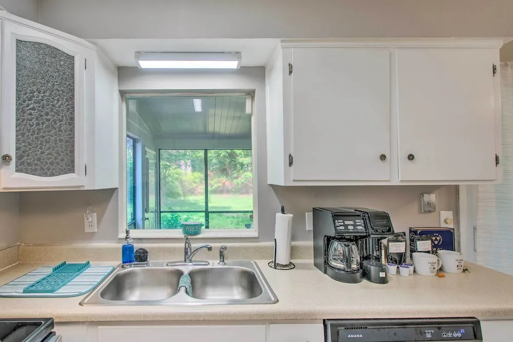 Pet-friendly Brunswick Retreat w/ Gas Grill!