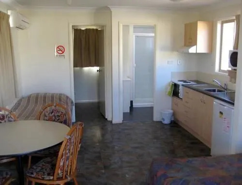 Inland Oasis Motel