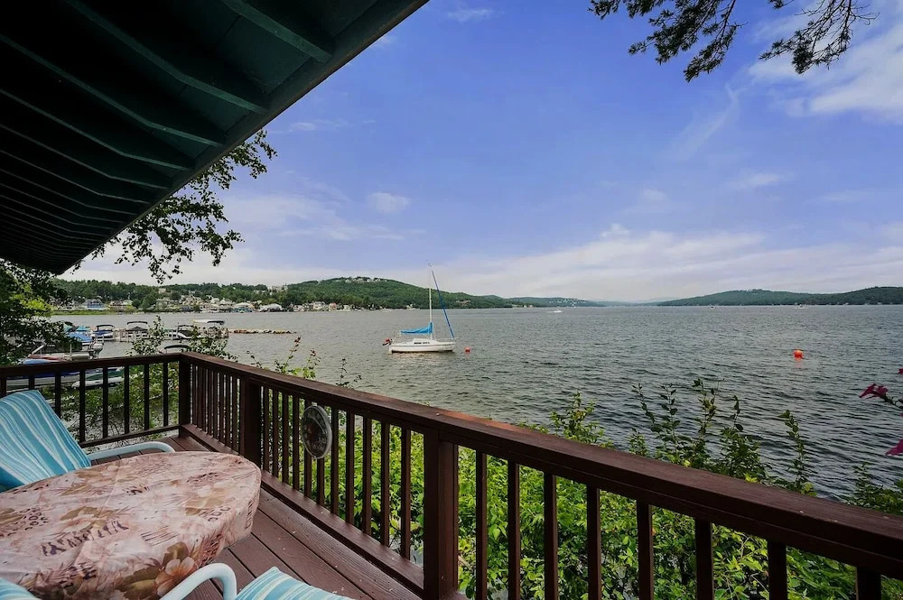 Winni Lakefront Cabin