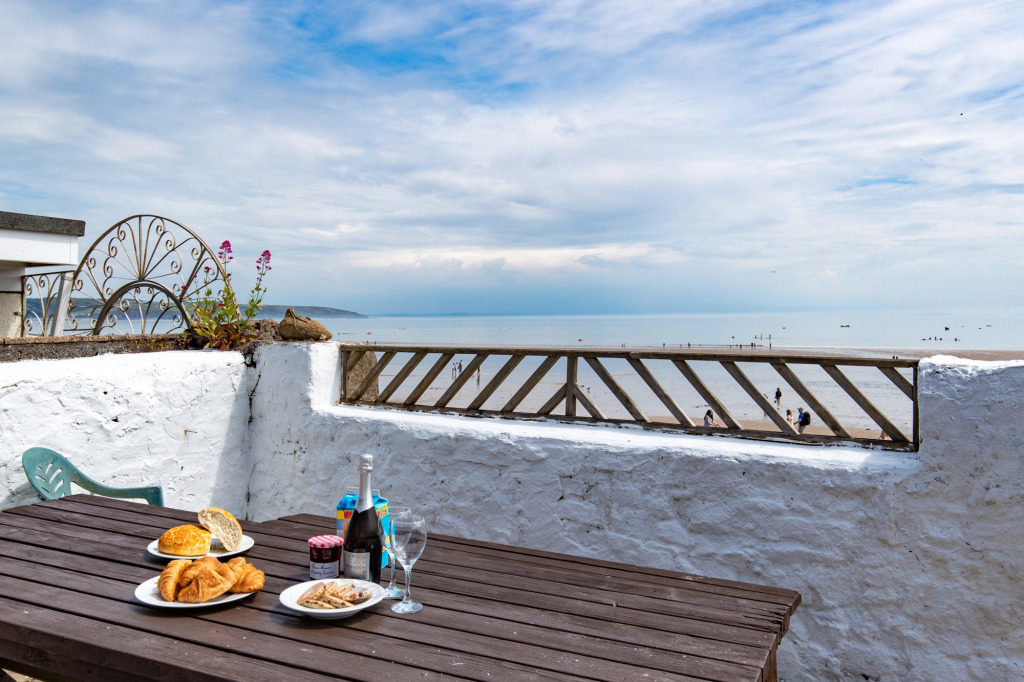 Kilmore - Beach Front House, Direct Beach Access, Spectacular Sea Views