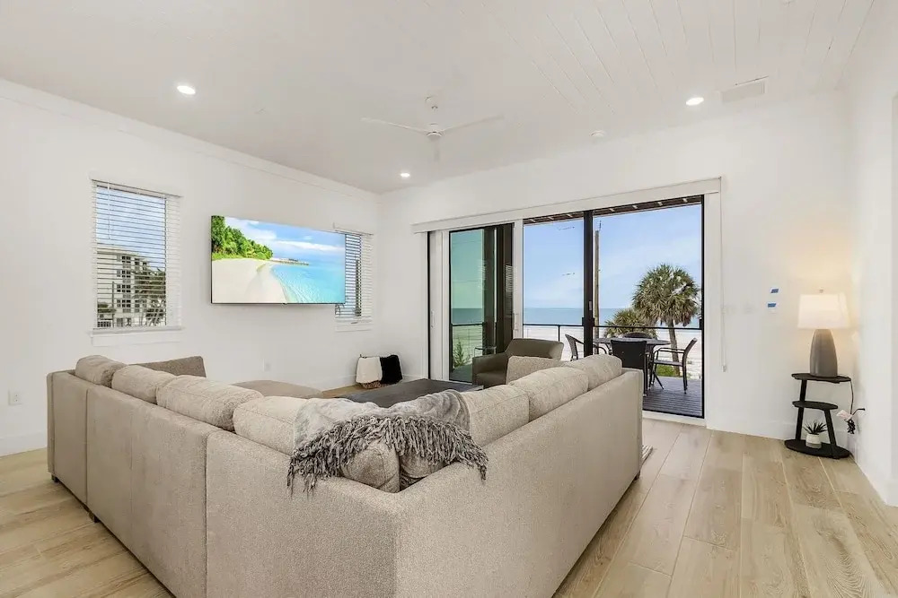 5350 Chasing Sunshine: 5bd/4.5ba Pool Home! 5 Bedroom Home