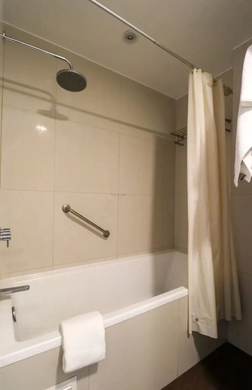 w Deluxe 3BR Duplex w Balcony in Miraflores