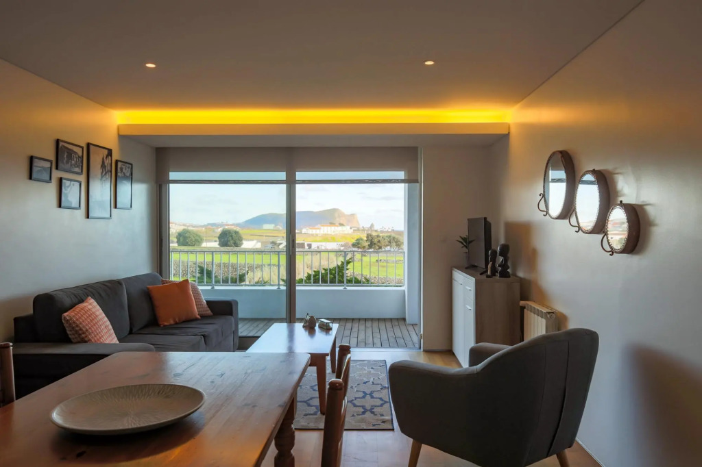 Quinta do Mar - Watch The Sun Rise Over The Ocean