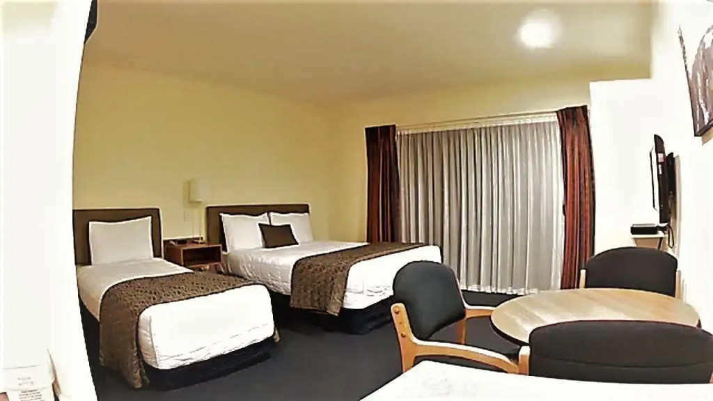 The Peaks Motor Inn
