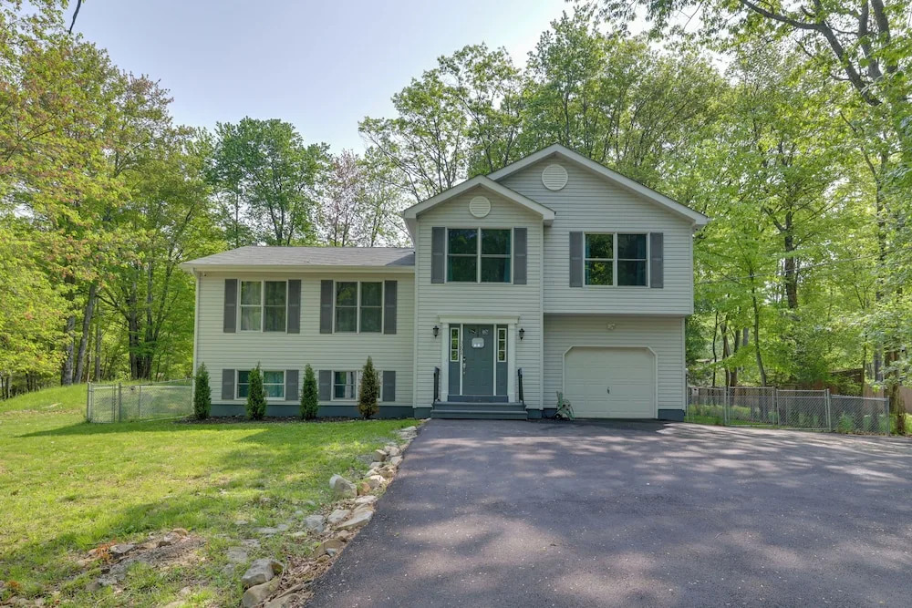 2 Game Rooms! Family Poconos Home 9 Mi to Slopes