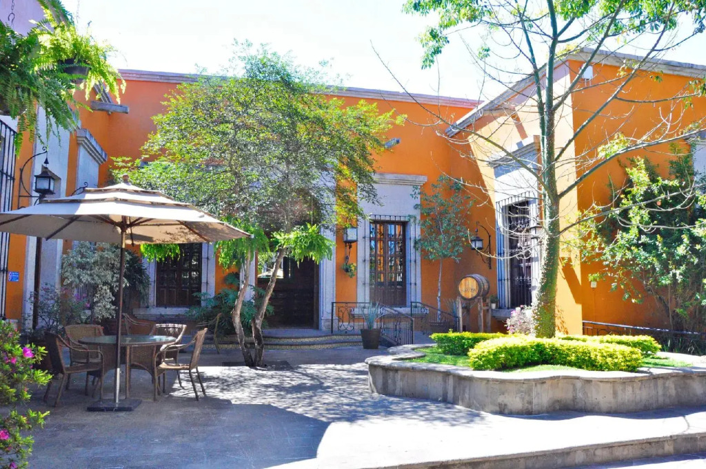 Los Abolengos, Grand Class Casona Hotel