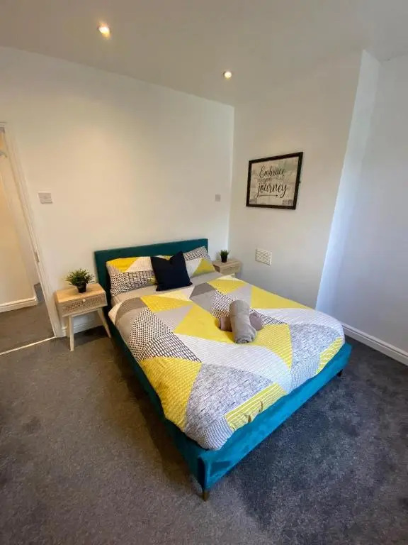 2 Bedroom Apartment Near City Centre, Uni & Parks!
