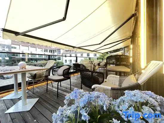 Jadeco Hotel