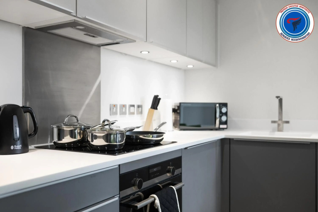 50 PERCENT OFF FOR MONTHLY AND WEEKLY STAYS, PERFECT FOR LONG STAYS FOR FAMILIES , BUSINESS, LEISURE & RELOCATIONS - 2 Bedroom at Premium Executive Serviced Apartment Birmingham - Free WiFi, Free Parking- Sheraton View