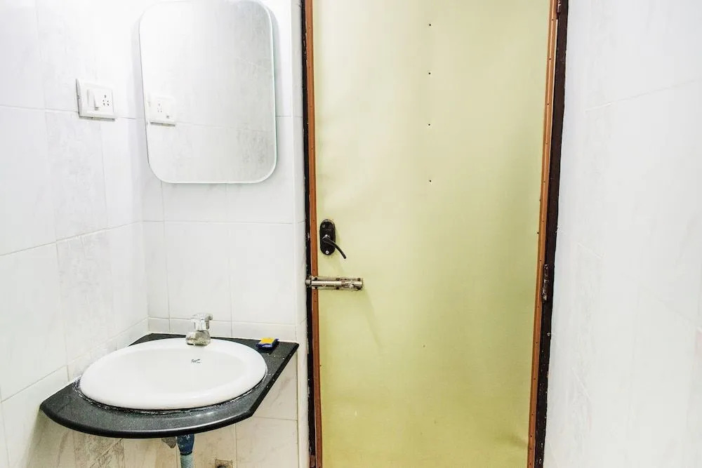 FabExpress Kapsstone Service Apartment