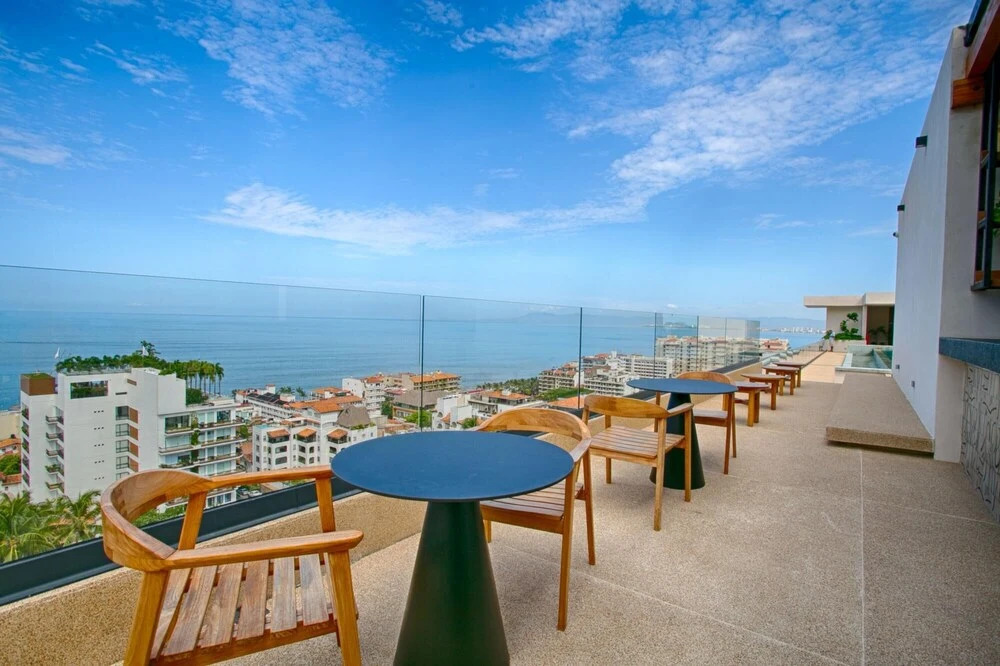 Sailview 108 - Sailview Romantic Zone 1 Bed 1 Bath Rooftop Poo