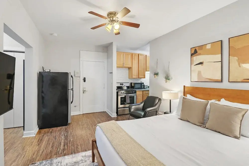 Trendy Studio Apt - Kenwood rep