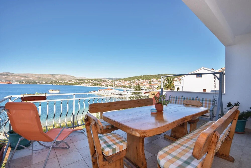 Amazing Home in Okrug Gornji With Wifi and 2 Bedrooms