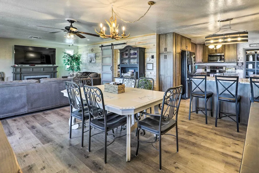Hot Tub & Deck: Pet-Friendly Home in Payson