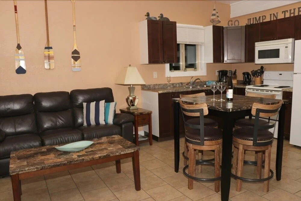 Lakefront Cottage at Nk'mip Campground - 4 Br Cabin