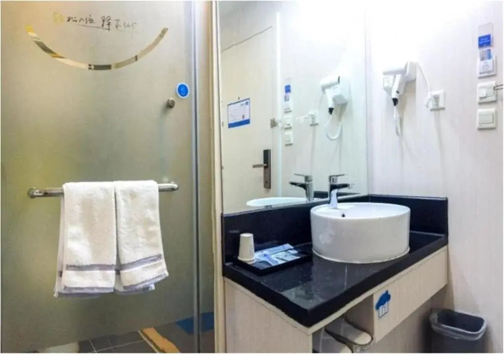 Yijia 365 Hotel Chain (West Street Museum Subway Station Branch)