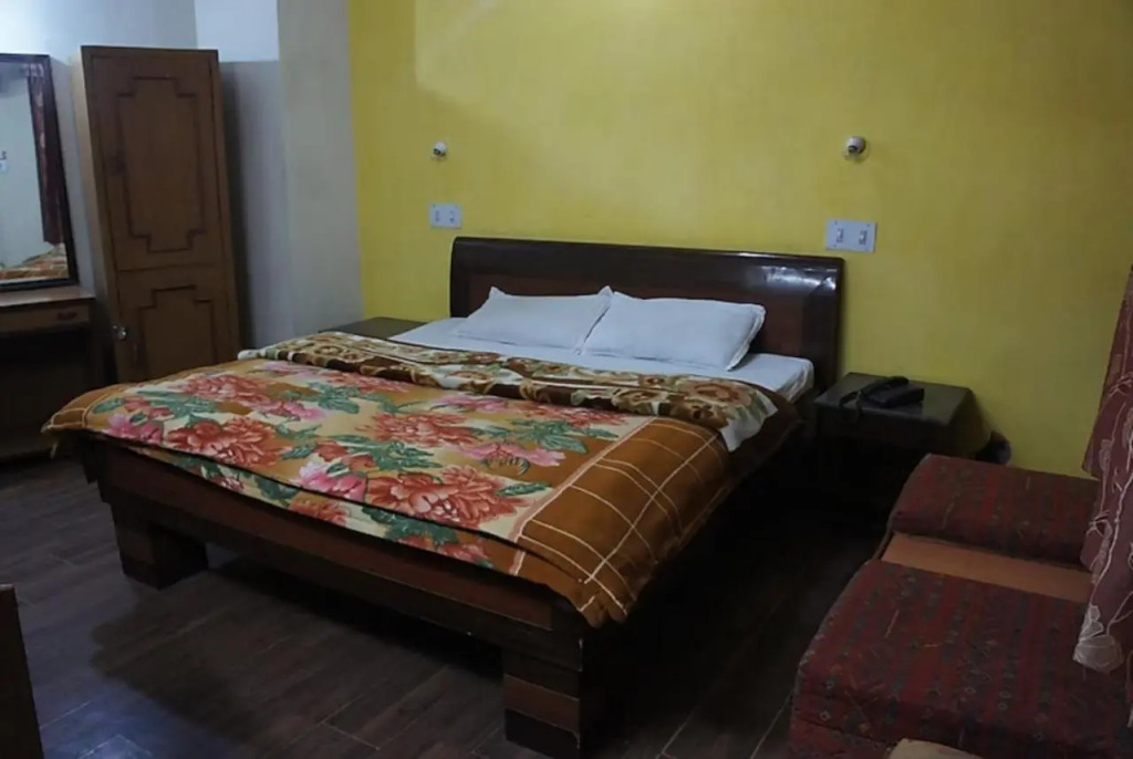 Goroomgo Dalhousie Shangrila Hotel
