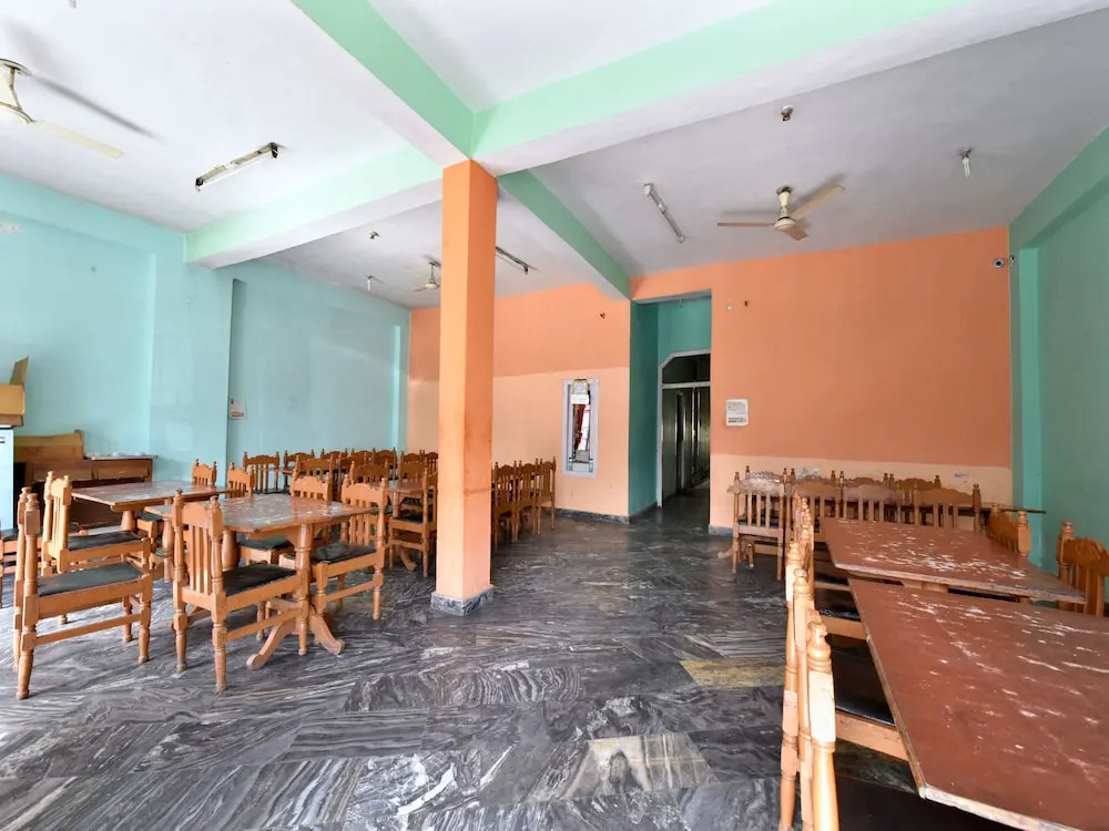 OYO 12846 Hotel Sunita