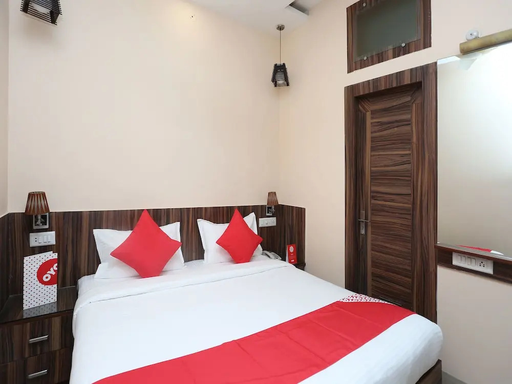 OYO 13546 Hotel City Palace