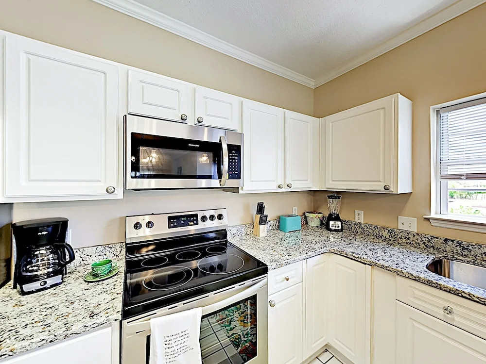 Golf Course Hideaway W/ Pool - Near Beach! 3 Bedroom Condo
