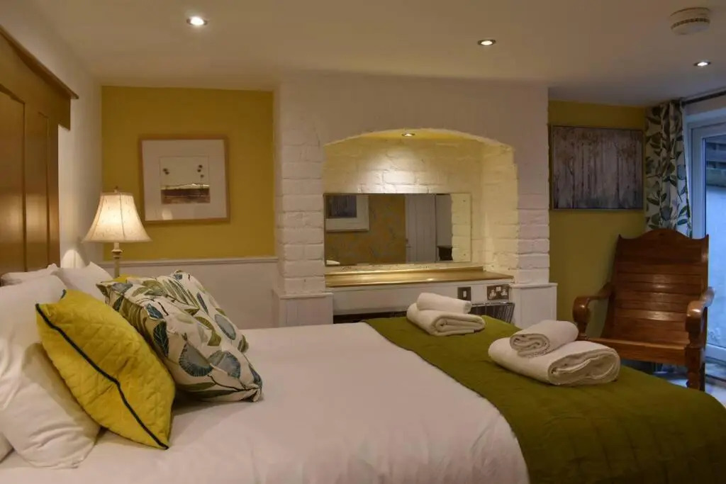 The Cheltenham, stylish 1-bed Victorian apartment