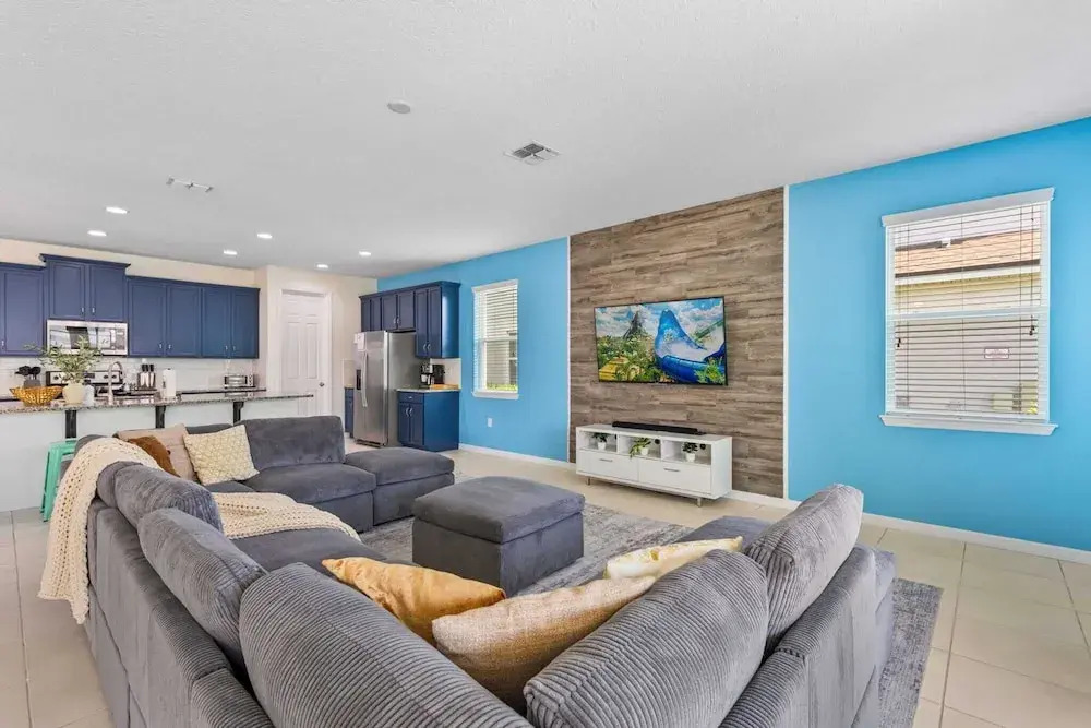 Minutes to Disney Parks + Universal Sleeps 21 w/ Pool, Hot Tub, Game Room