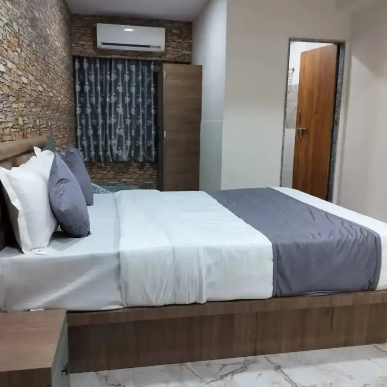 Goroomgo NR Nayan Residency Ahmedabad
