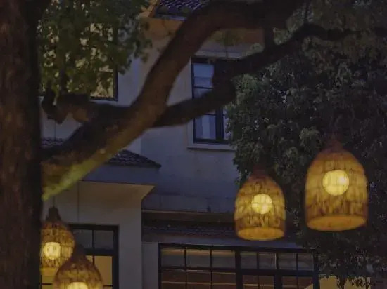 Shanghai Front and Back Courtyard Boutique Hotel (Outlets Store)