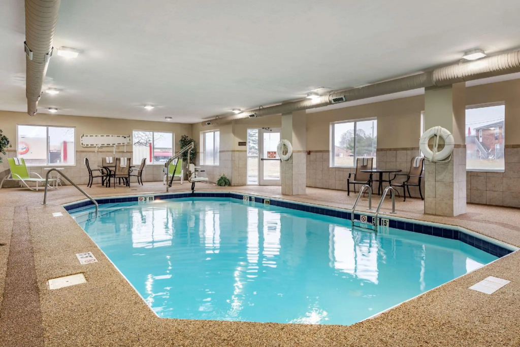 Comfort Inn & Suites Heath - Newark South