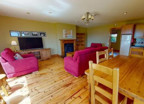 Dingle Courtyard Cottages 4 Bed Sleeps 8