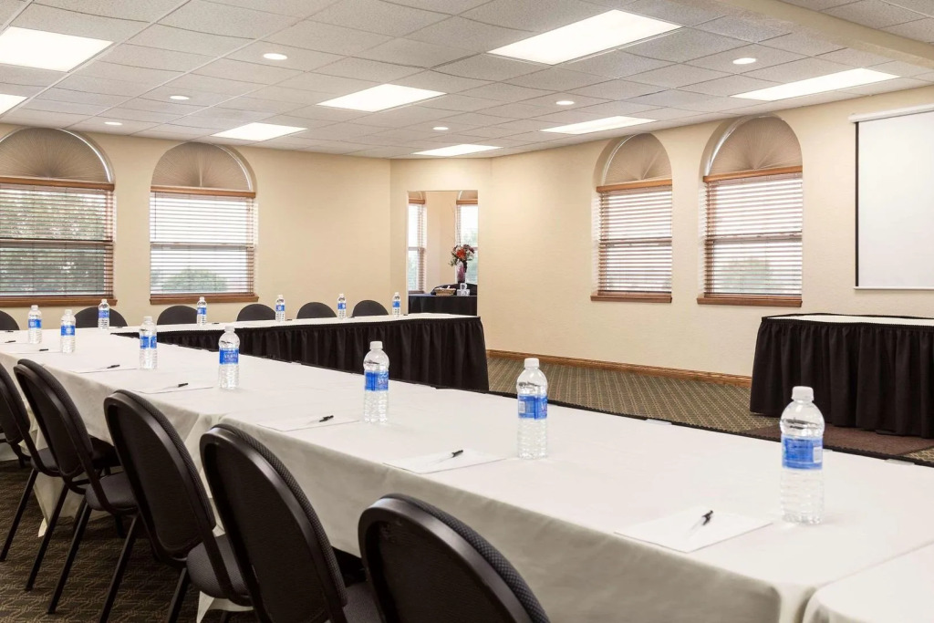 Country Inn & Suites by Radisson, Lincoln North Hotel and Conference Center, NE