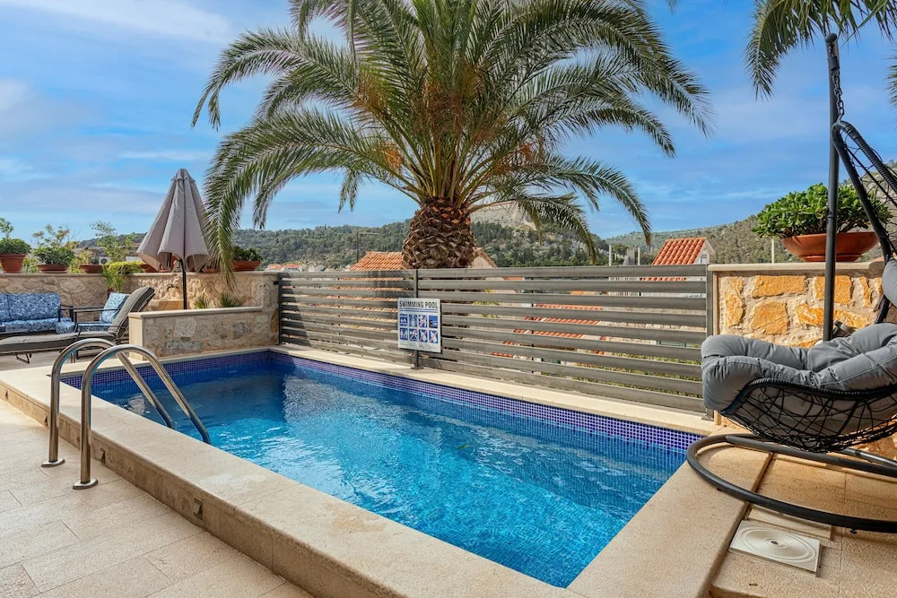 Villa Capitis in the Centre - Deluxe Apartment with Swimming Pool