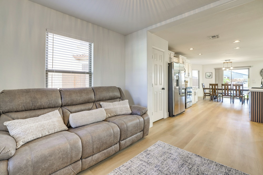 Spacious San Tan Valley w/ Private Outdoor Oasis