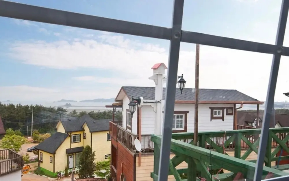 Daebu Island (Yeongheung Island) Windmill Pension Guesthouse
