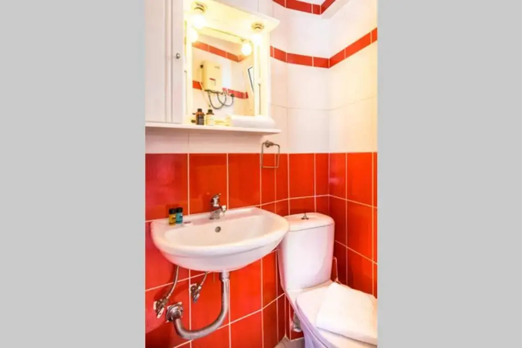 Penthouse with big terrace 2 mins from the metro