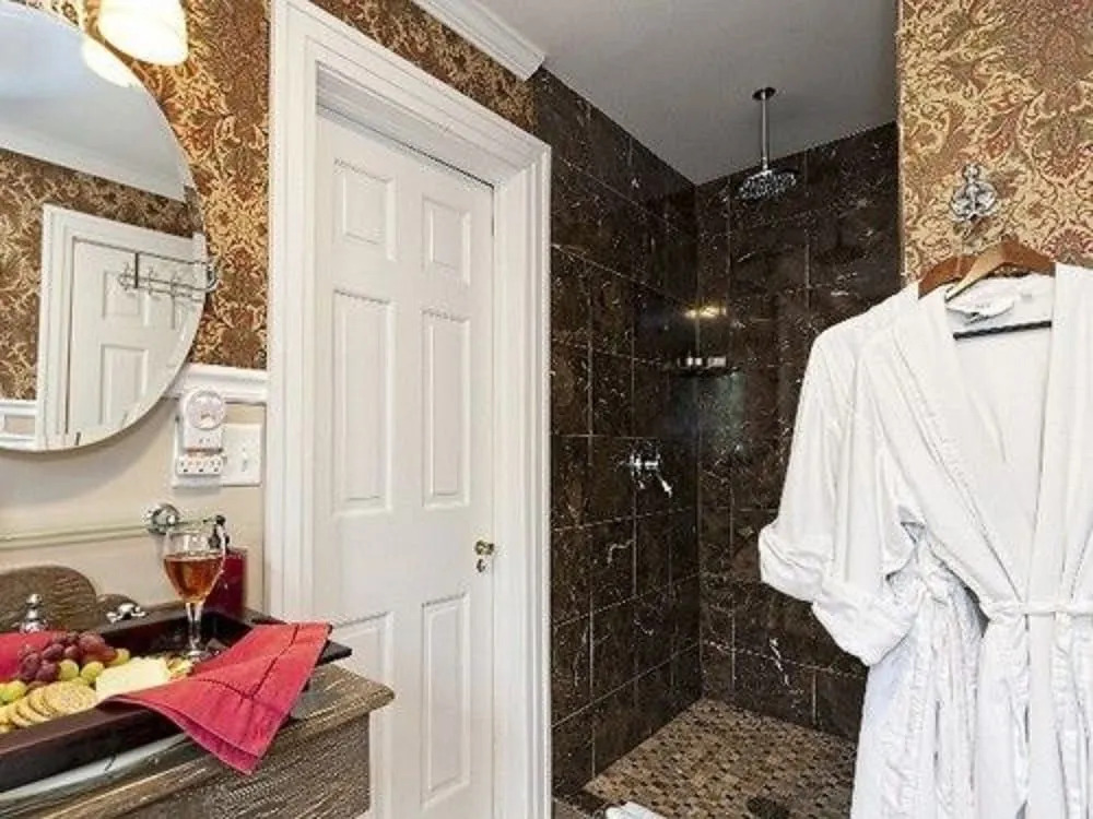 10 Fitch Luxurious Romantic Inn