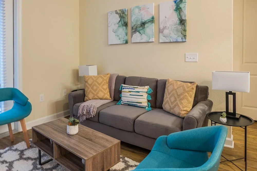 2 BR Suite with balcony by Frontdesk