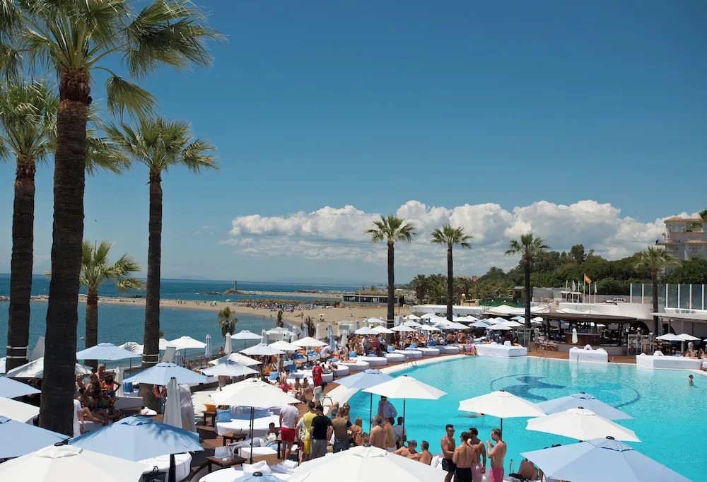 Beachfront Apt for a no Car Holiday Puerto Banus, Free Wifiparkingtvaircon