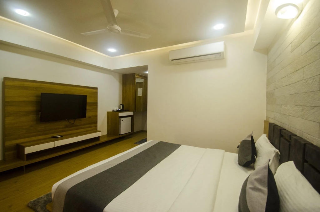 Hotel Grand Elegance